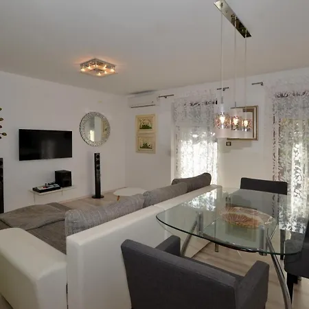 Heisenberg Deluxe Apartment *